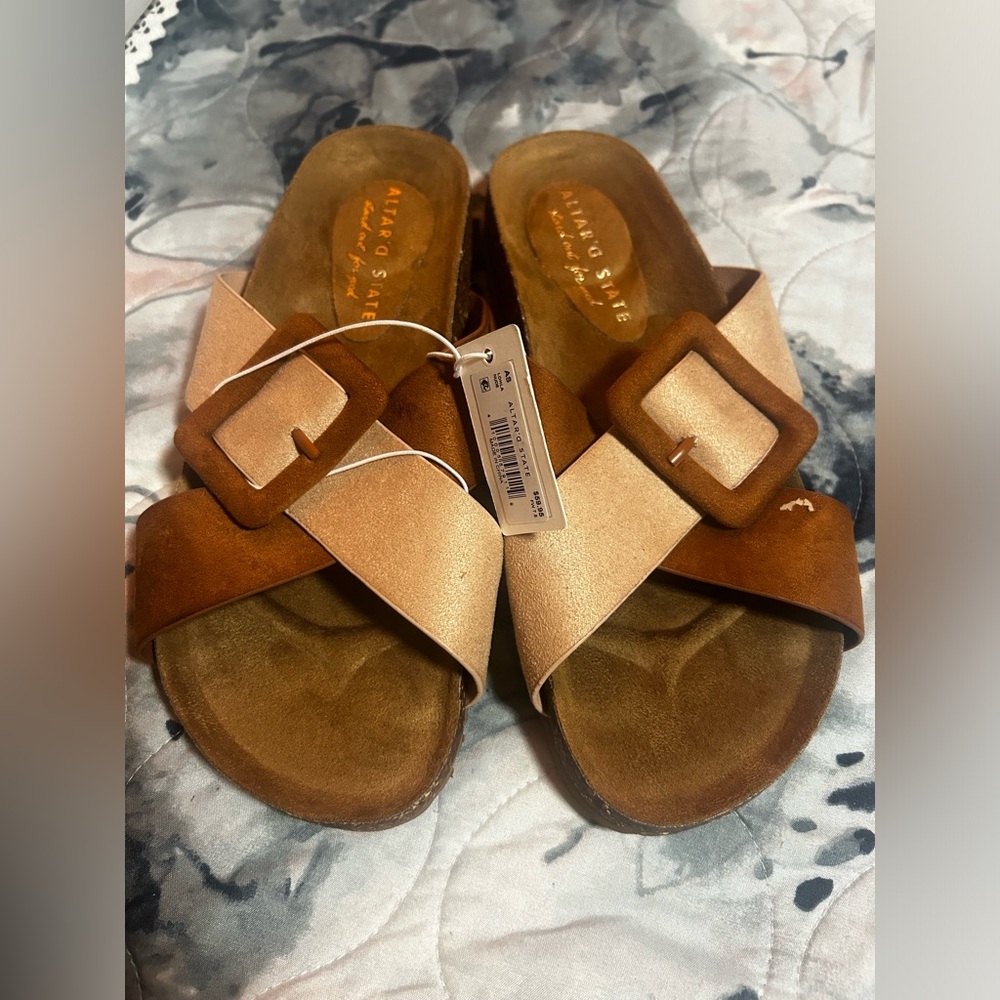 COMFY SANDALS FOR EVERYDAY, NEW WITH TAGS